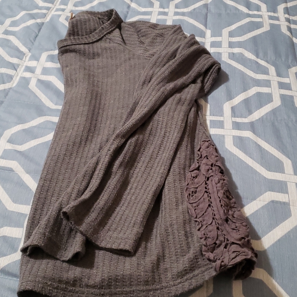 Tops - Picture 2 of 2